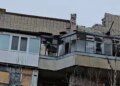 Россияне обстреляли многоэтажный дом в Корабельном районе Херсона. ВИДЕО