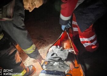 В Киевской области девушка упала в 8-метровую шахту на заброшенной водонасосной станции