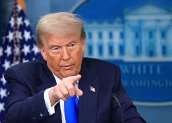 “Мы это запомним”: Трамп разозлился из-за закрытия Францией неба для самолетов США