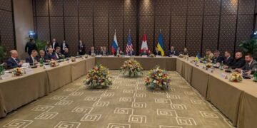 Мирные переговоры по Украине “находятся в опасной зоне”, – FT