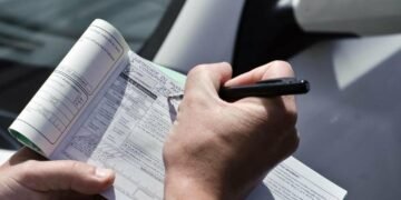 Штрафи за паркування тепер онлайн: де українці можуть їх перевірити