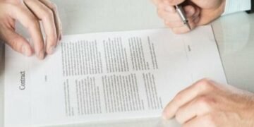 Зриви робіт і порожні майданчики: на Київщині анулюють договори з підрядниками