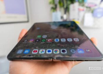 Забудьте про заломи: OPPO використала 3D-друк, щоб зробити екран смартфона ідеально гладким