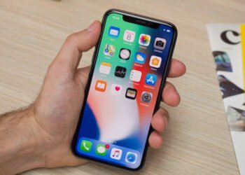 Найбільша зміна з часів iPhone X: Apple тестує смартфон із повністю безрамковим дисплеєм