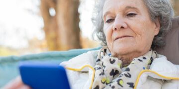 Бумажные пенсионные удостоверения заменят электронными билетами для бесплатного проезда