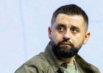 “Есть определенные трудности”: Арахамия анонсировал новые форматы работы Рады