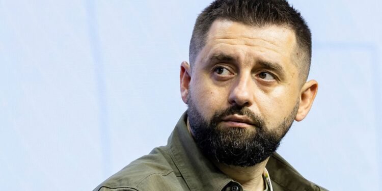 Рада или фронт? Арахамия разъяснил заявление Зеленского о мобилизации нардепов
