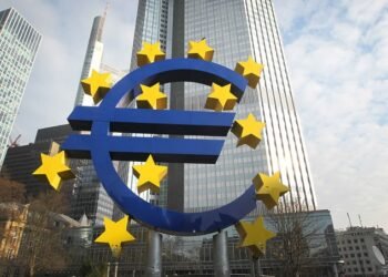 Макрофинансовая стабильность Украины оказалась под угрозой из-за кризиса европейских гособлигаций.