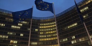 Украину могут подвинуть во вступлении в ЕС из-за новых кандидатов, – Politico