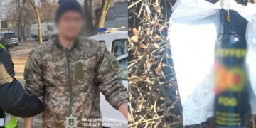 Газ у переповненому вагоні: у метро Києва пасажир напав на поліцейського