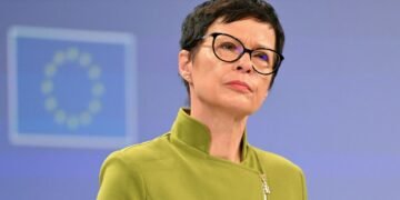 В Еврокомиссии назвали два условия для вступления Украины в ЕС