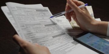 Тарифы на газ и свет с 1 апреля: сколько заплатят украинцы