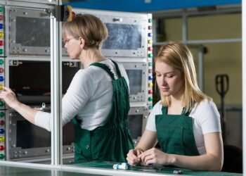 Зарплаты в вакансиях с жильем в Украине за год выросли на 20%, однако спрос на такие предложения упал на 26%.