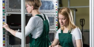 Зарплаты в вакансиях с жильем в Украине за год выросли на 20%, однако спрос на такие предложения упал на 26%.