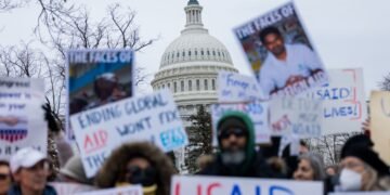 В США вспыхнула новая волна протестов под лозунгом “Без королей”