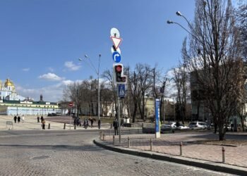 Красный круг на светофоре в Киеве: что означает новый сигнал
