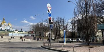 Красный круг на светофоре в Киеве: что означает новый сигнал