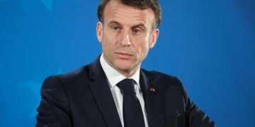 Макрон и ЕС разошлись с Трампом в вопросе санкций против России