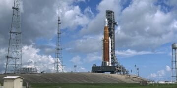 Впервые за 50 лет люди снова полетят к Луне: NASA назвало дату запуска Artemis