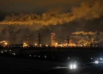 Украина остановила отгрузку нефти из ключевых экспортных хабов РФ – портов Приморск и Усть-Луга на Балтийском море.