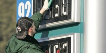 Топливный кризис набирает обороты: Попенко указал на жесткий сценарий для водителей