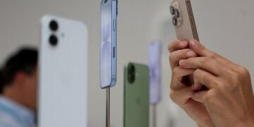 Apple планує продавати iPhone ще понад 50 років