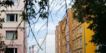 Украина продолжает строить муниципальное жилье для внутренних переселенцев, направляя на программы миллиарды гривен.