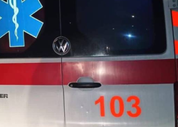 Звірство на вулиці Києва: агресивний чоловік накинувся на бригаду швидкої допомоги