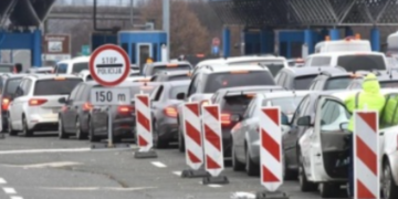 Миттєва смерть від удару: одну з найбільших доріг Києва перекрили