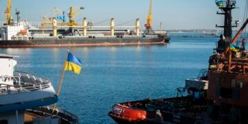 Несмотря на усиление российских ударов, инвесторы сохраняют интерес к украинской портовой инфраструктуре.