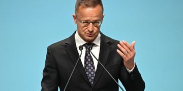 Сийярто обвинил страны Балтии в том, что они “играют под дудку Зеленского”