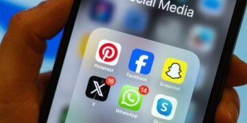 Еще один удар по соцсетям: Индонезия ввела ограничения для детей до 16 лет