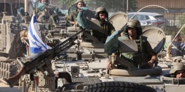 Израиль вдвое увеличил численность войск на границе с Ливаном