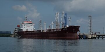 Индия направила военные корабли для защиты своих танкеров в Ормузском проливе, – Bloomberg