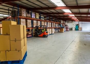 Свободных складов уже практически нет: релокация бизнеса повысила спрос на коммерческую недвижимость на западе Украины.