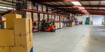 Свободных складов уже практически нет: релокация бизнеса повысила спрос на коммерческую недвижимость на западе Украины.