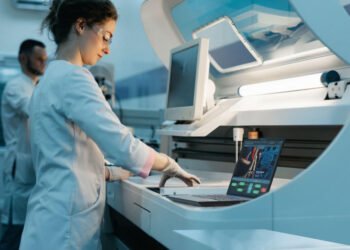 Lenovo представляє робочі станції нового покоління з високою продуктивністю та анонсує першу у світі кремнієво-анодну батарею 1000 Вт-год/л для ноутбуків і робочих станцій