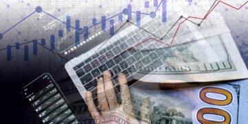 Доллар и евро сбрасывают в цене: курс валют в обменниках и банках на 27 марта