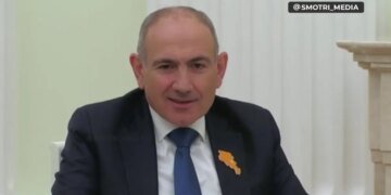 Пашинян прилетел к Путину и знатно потроллил “вопросом демократии”. ВИДЕО