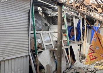 Оккупанты нанесли удар по рынку в Никополе: есть погибшие