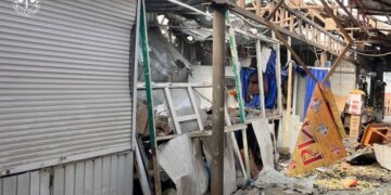 Оккупанты нанесли удар по рынку в Никополе: есть погибшие
