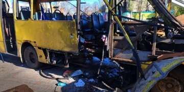 росія вдарила дроном по маршрутці в Нікополі, троє загиблих і 12 поранених
