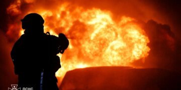 Російська атака дронами спричинила пожежу на підприємстві у Харківському районі