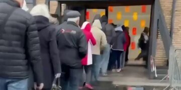 Битва за паску:  перекупы взвинтили цены на рошеновские кексы в два раза. ФОТО, ВИДЕО