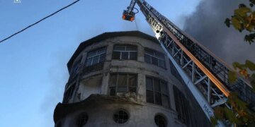 Троє людей постраждали від дронової атаки рф на Дніпро – нові кадри наслідків