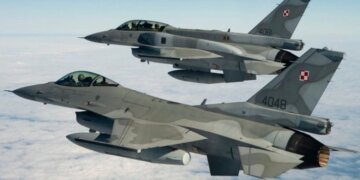 Польща підняла винищувачі через російські ракетні удари по Україні