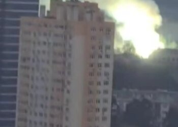 В Киеве горит трансформатор: в городе перебои с электричеством. ВИДЕО