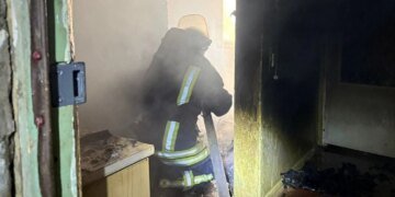 У Дружківці FPV-дрон рф влучив у дев’ятиповерхівку, сталася пожежа – ДСНС