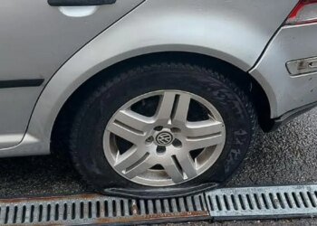 Опубликовано видео, на котором запечатлен момент, когда дрон в Никополе атаковал автомобиль волонтёров