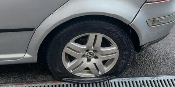 Опубликовано видео, на котором запечатлен момент, когда дрон в Никополе атаковал автомобиль волонтёров